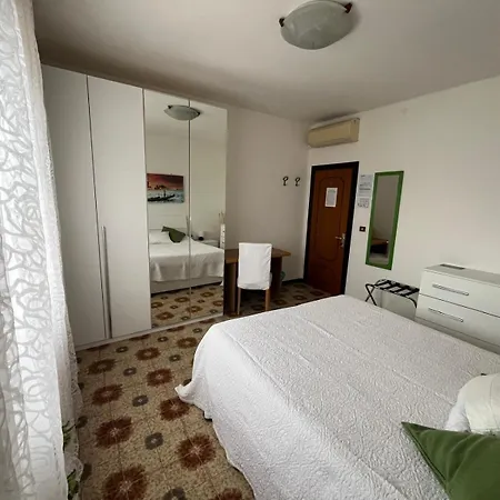 Airport Venice Diego Bed & Breakfast