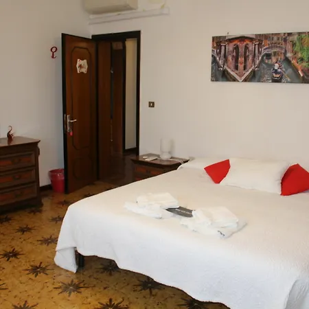 Airport Venice Diego Bed & Breakfast 3*